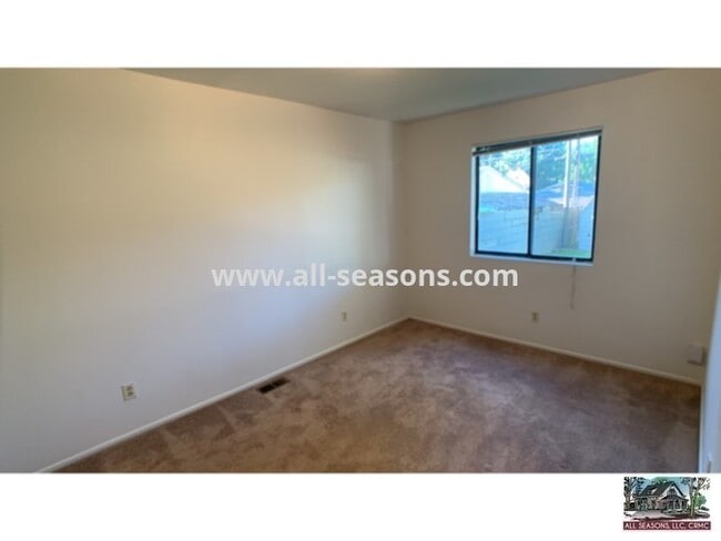 Building Photo - Wonderful Rancher in Old Colorado City!