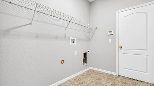 Building Photo - Beautiful 3BD/2BTH Home in Colony Lakes!