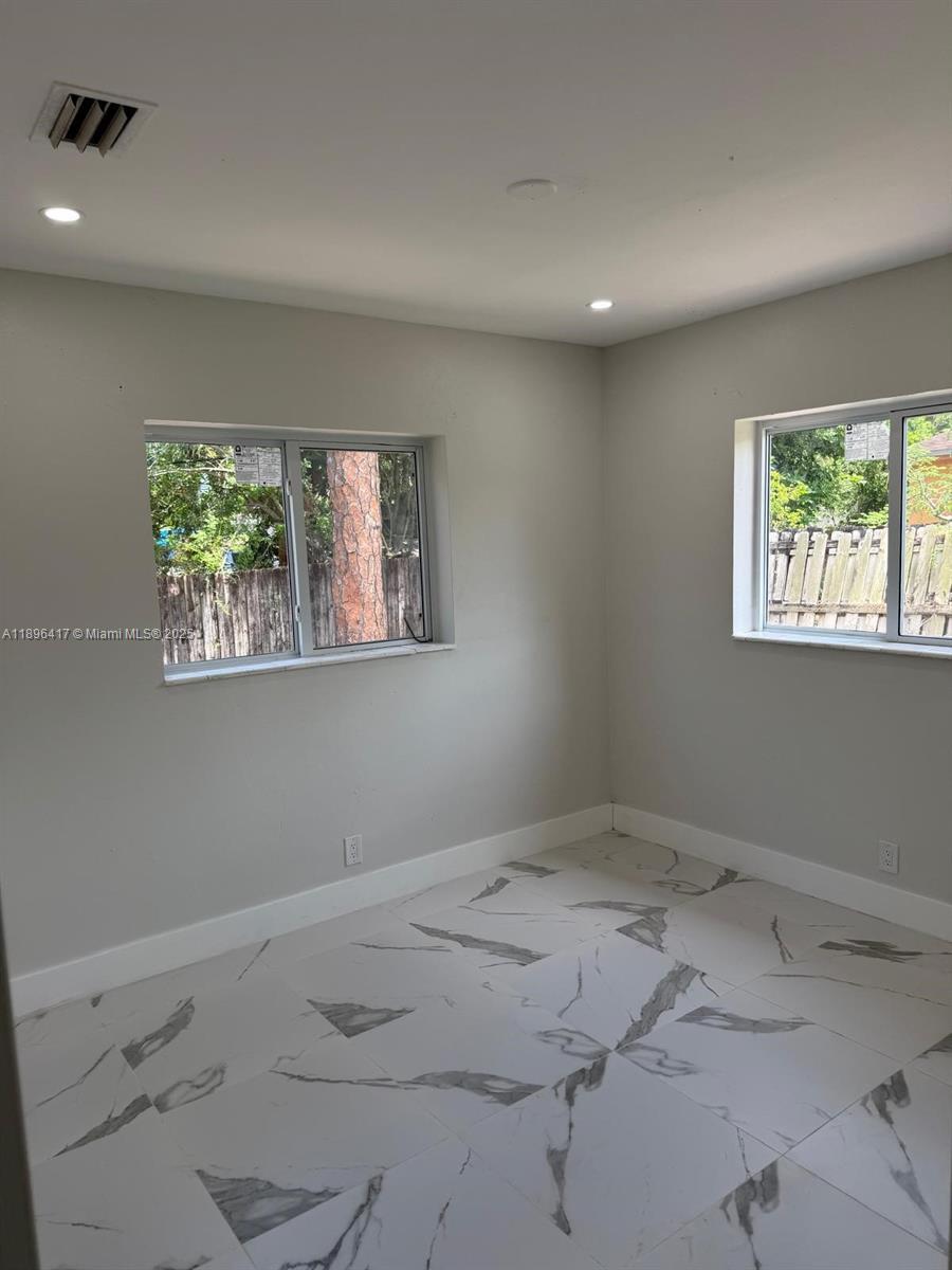 Building Photo - 1050 NW 25th Way