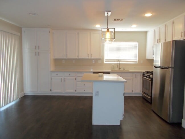 Building Photo - Desirable Move-In Ready Home with Loft, Fireplace & Oversized Garage