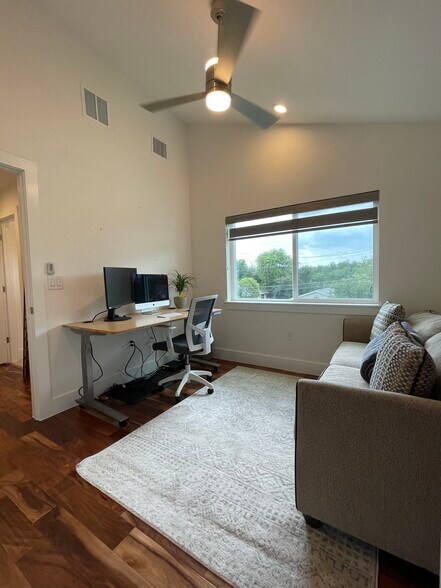 Building Photo - 5008 Lott Ave