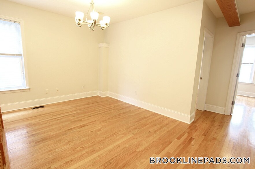 Building Photo - 25 Aspinwall Ave