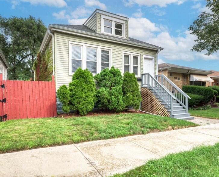 Building Photo - 9319 S Clyde Ave