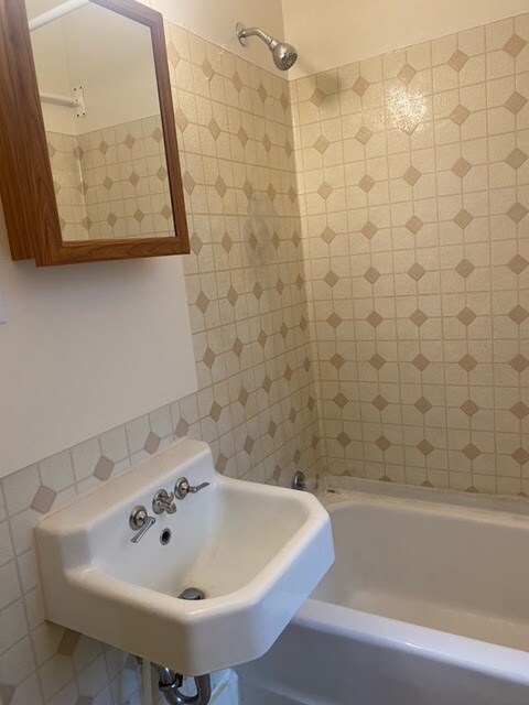 Building Photo - 822 E Prospect St