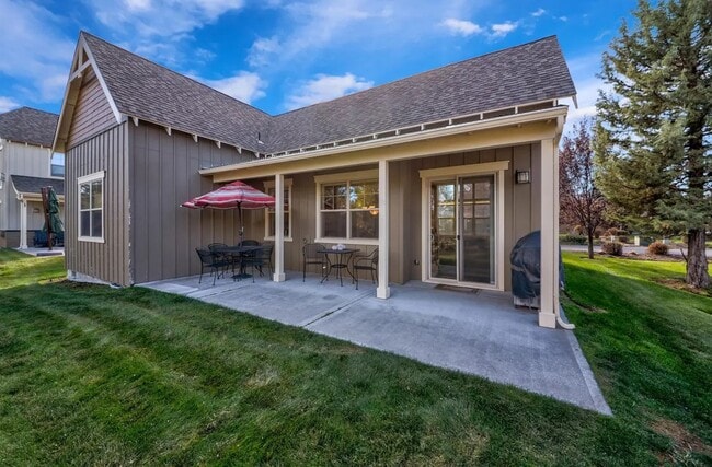 Building Photo - Eagle Crest Bunkhouse