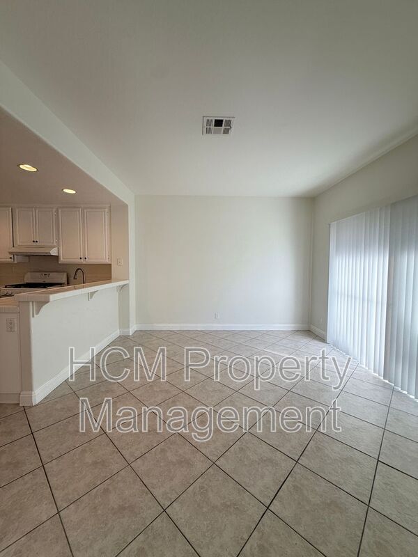 Building Photo - 827 S Shanada Ct