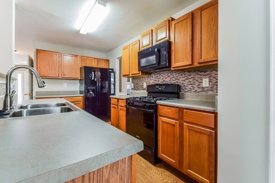 Building Photo - 554 S Fortune Way