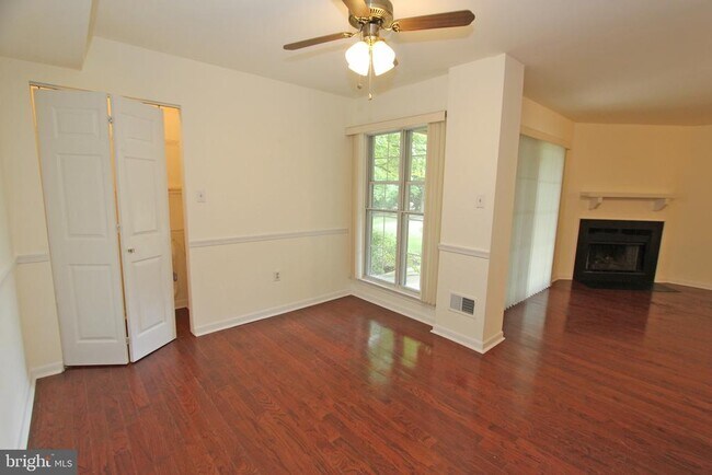 Building Photo - 185 Valley Stream Cir