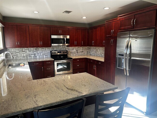 Building Photo - 4249 SW 154th Ave