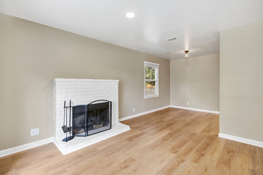 Building Photo - 47 Fallon Ln