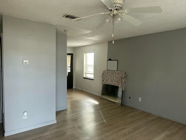 Building Photo - 2775 Eliasberg St