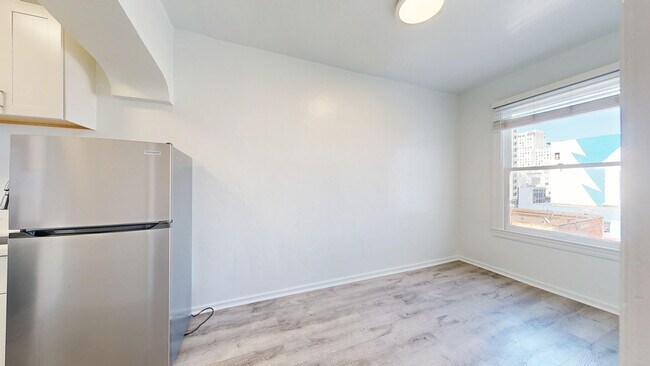 Building Photo - 723 Ellis St