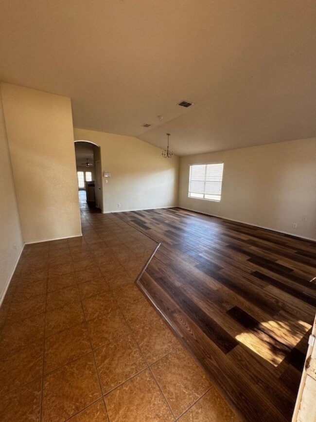 Building Photo - Spacious Updated One-Story Home in Northwest San Antonio