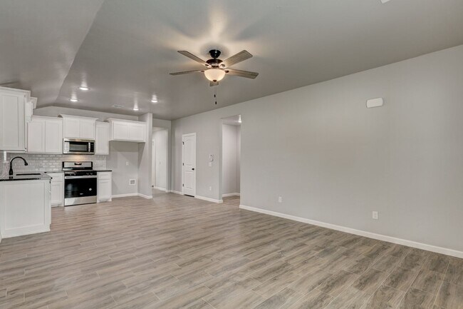 Building Photo - 710 League Cir