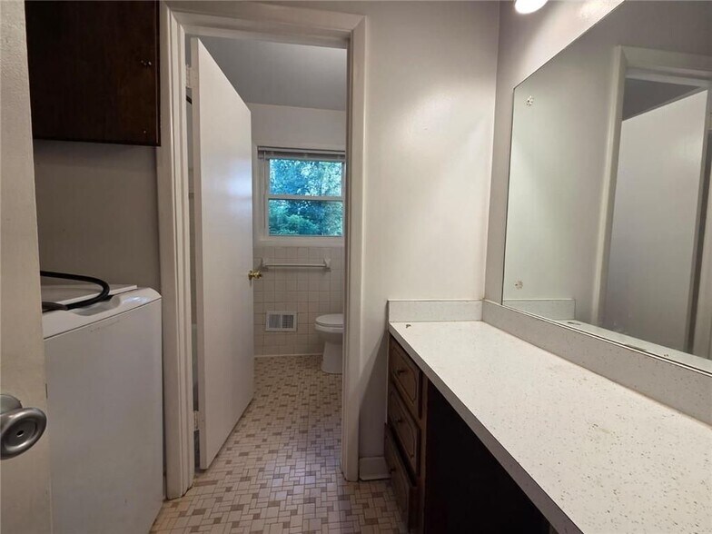 Building Photo - 762 Lancelot Dr