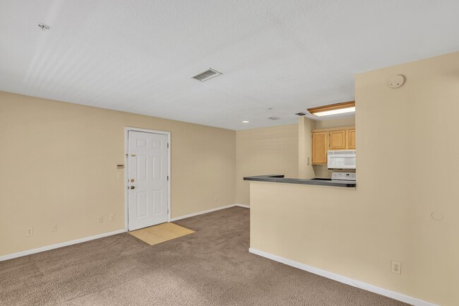 Building Photo - 1 bedroom/ 1 bathroom with one car garage ...