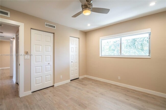 Building Photo - 2400 NE 26th St