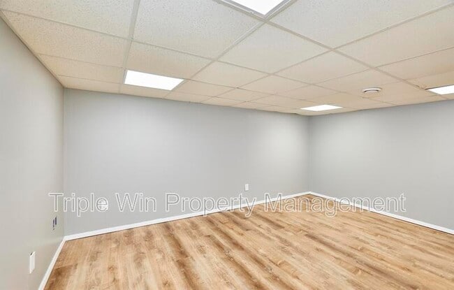 Building Photo - 1405 Willowbrook Dr