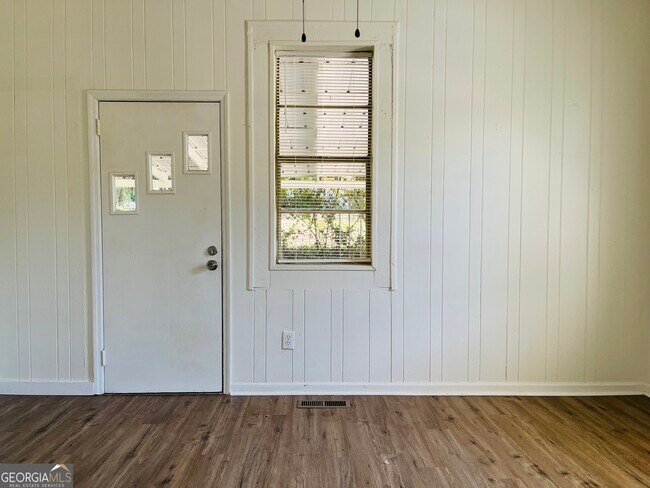 Building Photo - 1405 Austin St