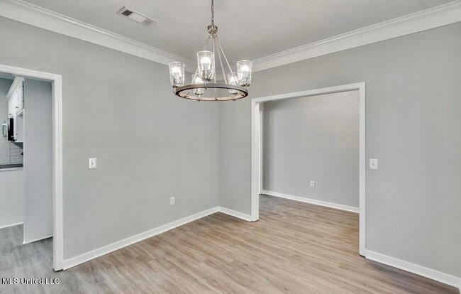 Building Photo - 301 White Oak Dr