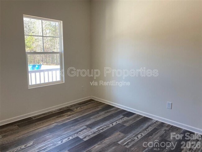 Building Photo - 1662 Nicholas Way