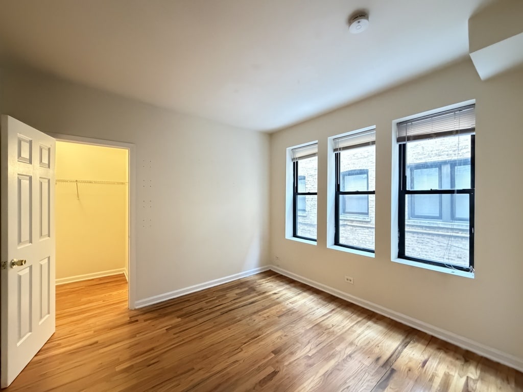 Building Photo - 909 W Dakin St