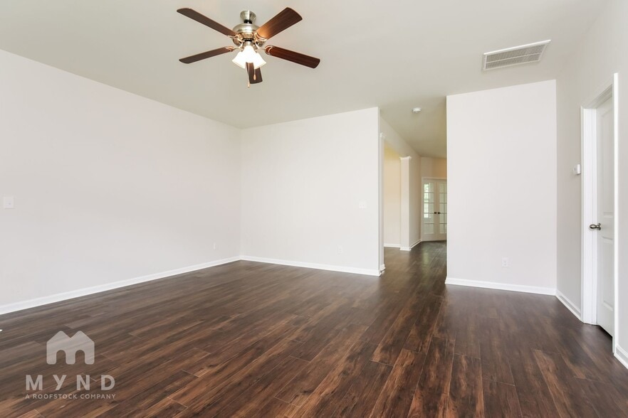 Building Photo - 700 Rose Mallow Dr