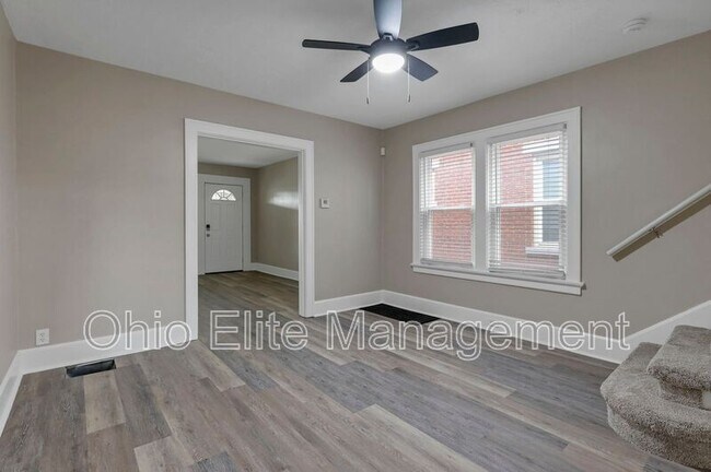 Building Photo - 618 Lilley Ave