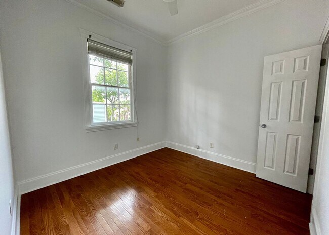 Building Photo - Available 8/1. Gorgeous 2 BR/1 BA Unit in the Historic East Side!