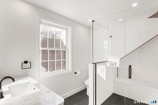 Building Photo - 10 Greenwood Ave