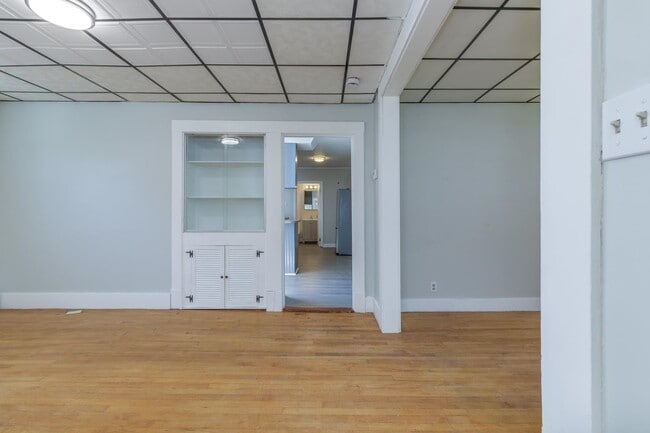 Building Photo - 37 Mead St