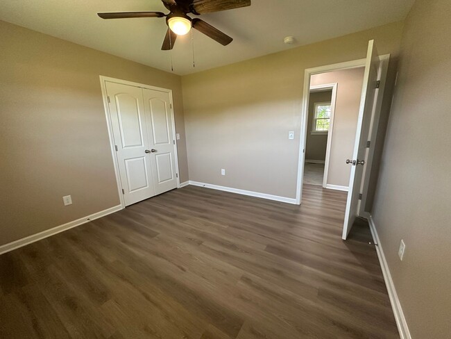 Building Photo - Newly Renovated Home in Shelbyville - 30 m...