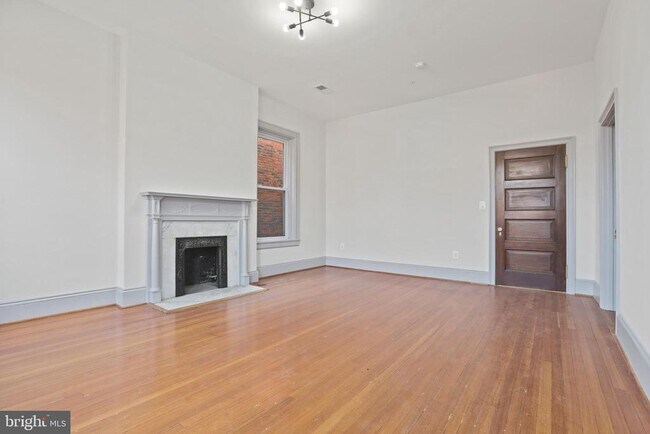 Building Photo - 812 Park Ave