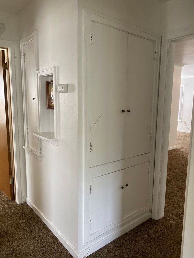 Building Photo - 1040 NE Alfred Ln