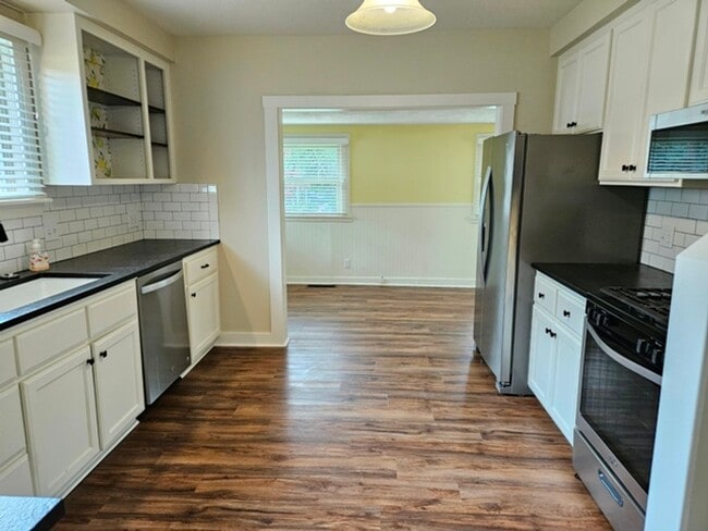 Building Photo - 4Bd/1Ba two story home - For viewing