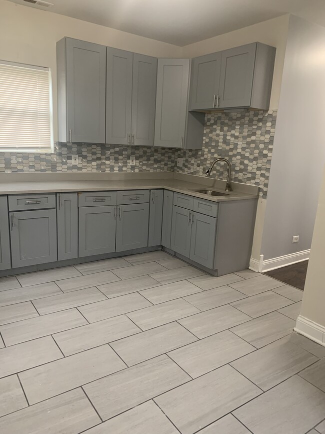 Kitchen - 2819 E 76th Pl