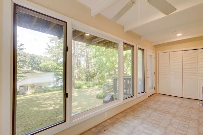 Building Photo - Kerry Lake