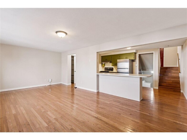 Building Photo - 1241 Circle Terrace Blvd NE