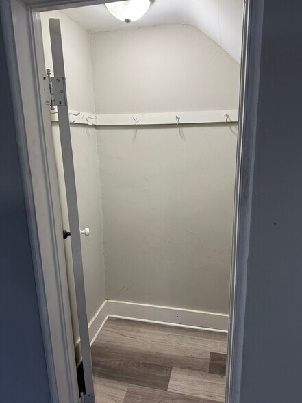 Building Photo - 512 S Randolph St