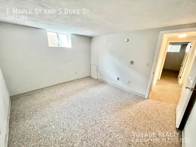 Building Photo - 461 E Maple St