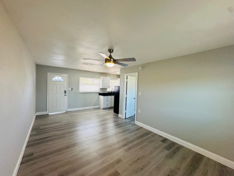 Building Photo - 1122 Neptune Dr