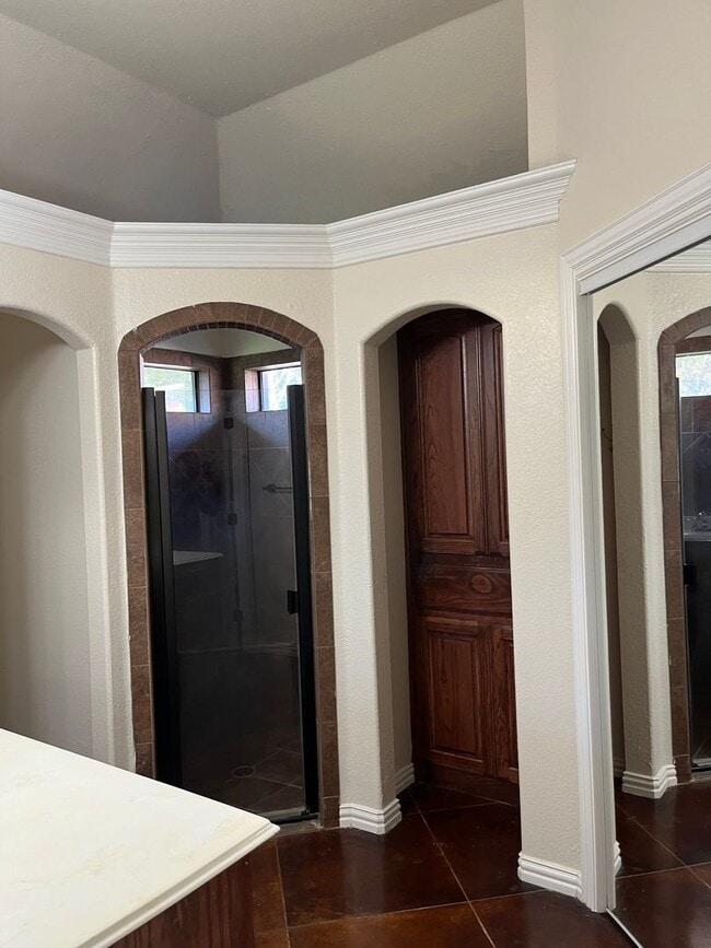 Building Photo - Four bedroom home located in prime neighbo...
