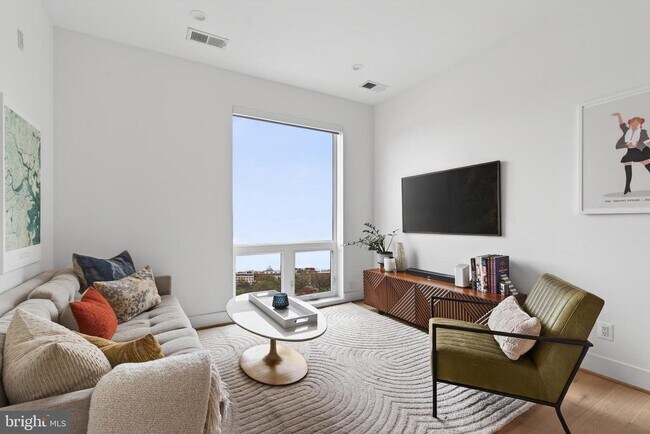 Building Photo - 2905 Georgia Ave NW