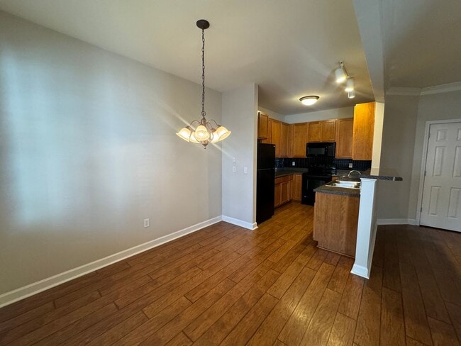 Building Photo - 2 Bedroom, 2 1/2 Bath Townhouse in Raleigh...