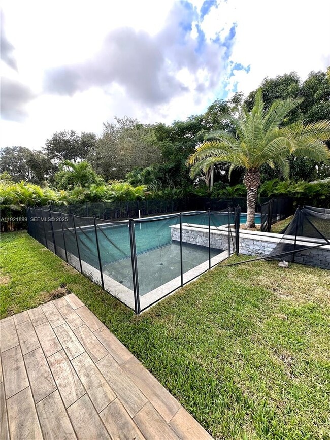 Building Photo - 14890 NE 10th Ave