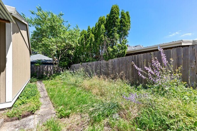 Building Photo - 3918 SE 52nd Ave