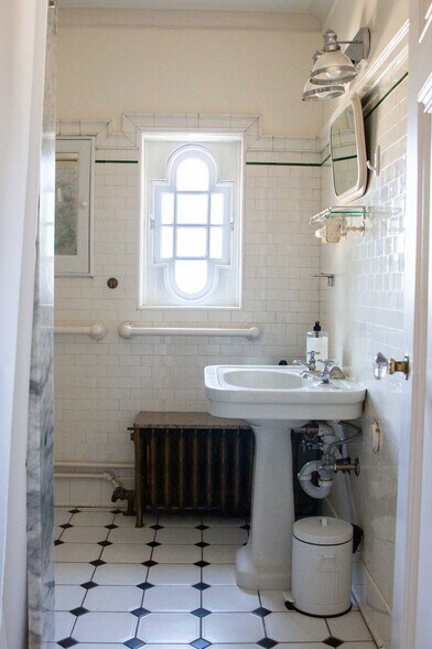 Building Photo - 405 Fieldston Rd
