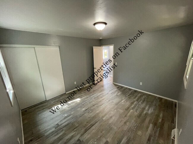 Building Photo - 13 Pawling St