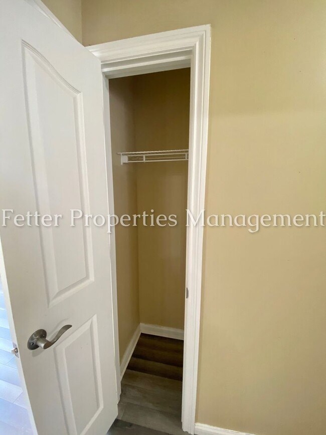 Building Photo - Gorgeous 3 Bedroom Newburgh Home!