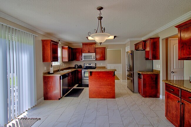 Building Photo - 305 Largo Ct
